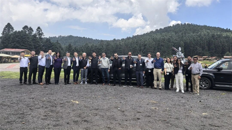 Ji bo pêşkeftinê û hewl didin ku hêz li deryayê bixebitin! Rêveberiya Saic-Wuling Serdana bazara Meksîkî dike